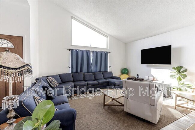 Foto del edificio - 5817 Esrig Way