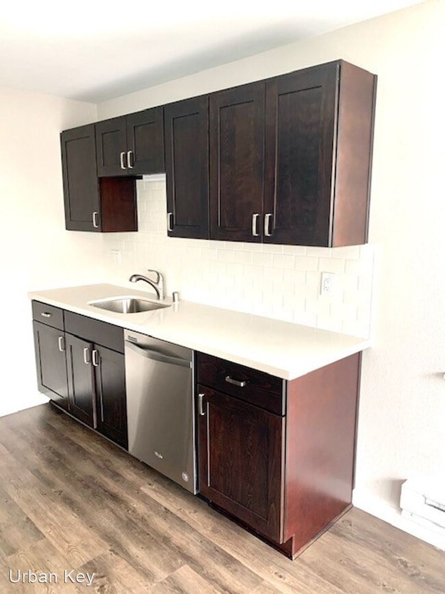 Building Photo - 5900 SW Admiral Way