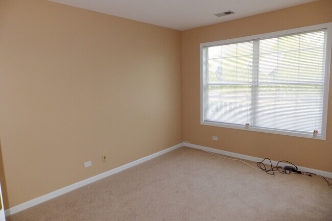 Building Photo - 2940 Heatherwood Dr