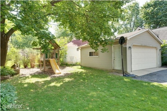 Foto del edificio - 4127 Wolf Rd