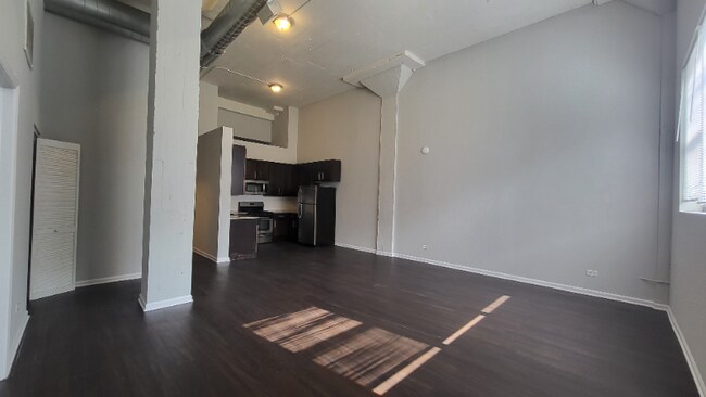 Foto del edificio - 5822 N Western Ave