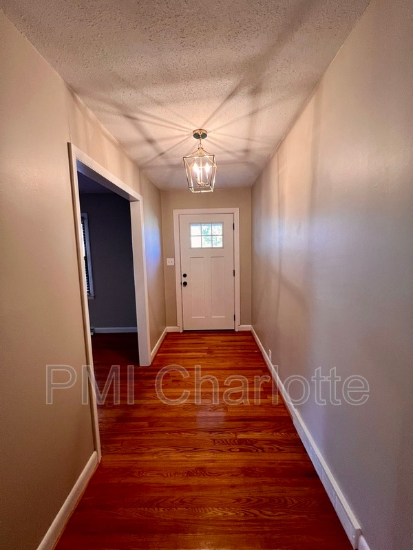 Foto del edificio - 528 Carolina Ave N