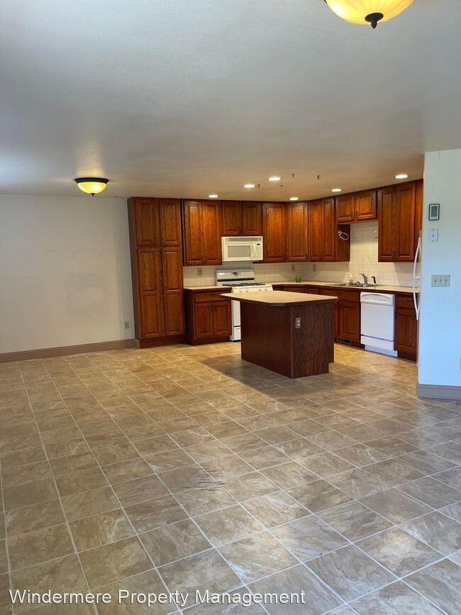 Building Photo - 2 br, 1 bath House - 12271 Schold Road NW