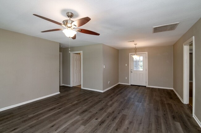 Foto del edificio - Cozy 3 bedroom, 1 bathroom home located in...