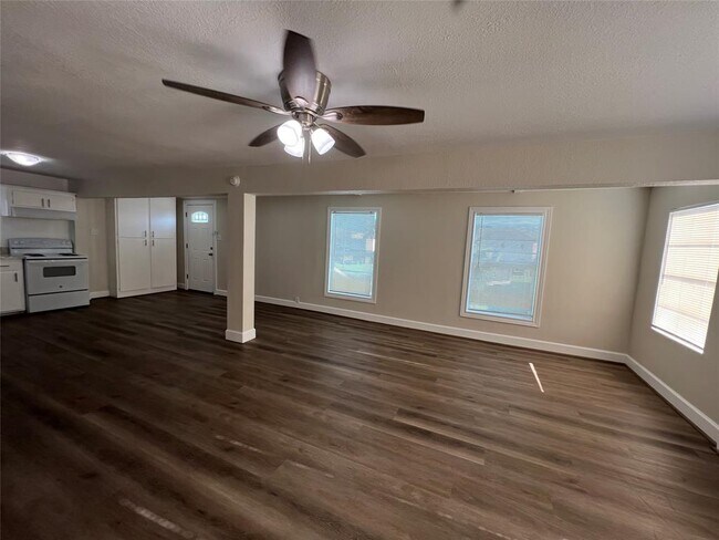 Building Photo - 414 Murex St