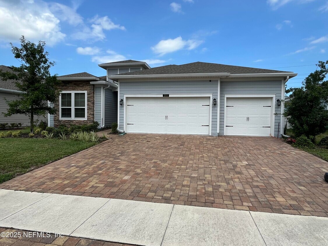 Foto principal - 211 Diamondback Ave