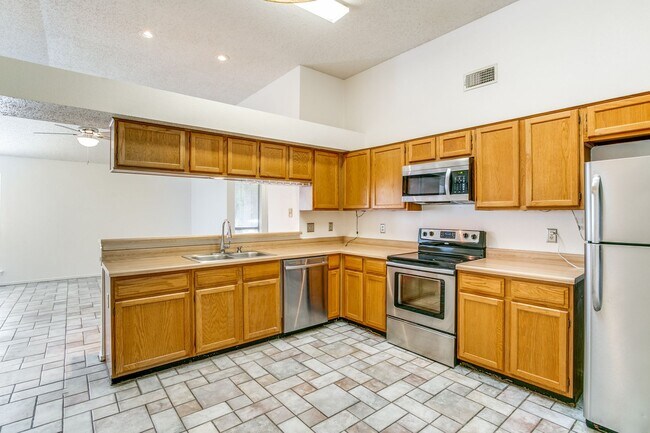Foto del edificio - 3 Bedroom Duplex in Coppell – Private Back...