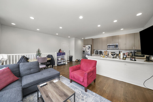 Foto del edificio - 650 N Green St