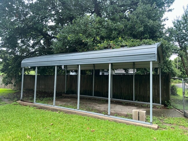 Covered Parking - 2318 Riverside Dr