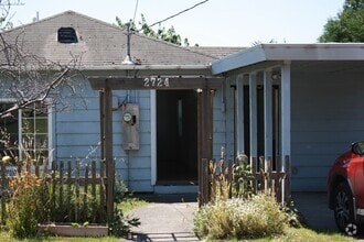 Building Photo - 2724 Rohnerville Rd
