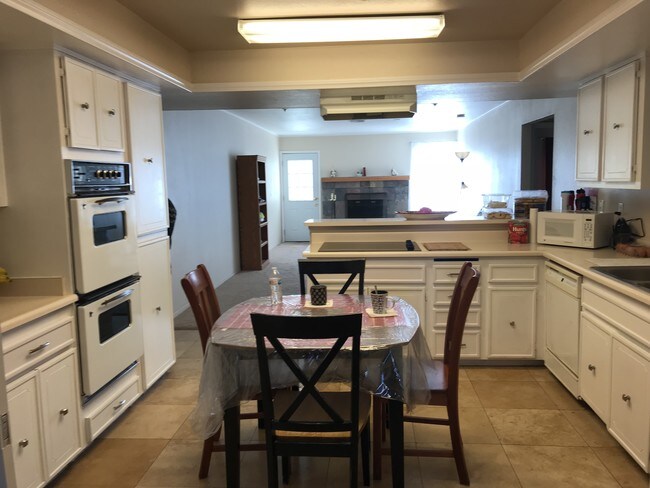 Foto del edificio - 3219 Lark Cir