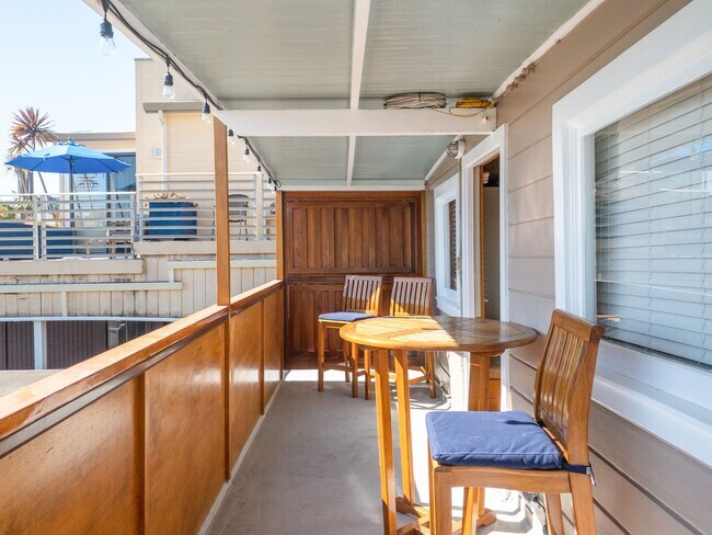 Building Photo - 2BR/1BA Stunning Ark!  UNFURNISHED OR FURN...