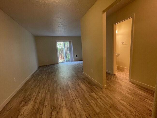 Foto del edificio - 2 Bedroom Duplex in Gated Community with W...