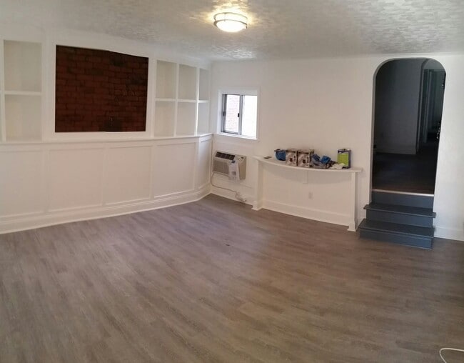 Building Photo - 107 S 16th St