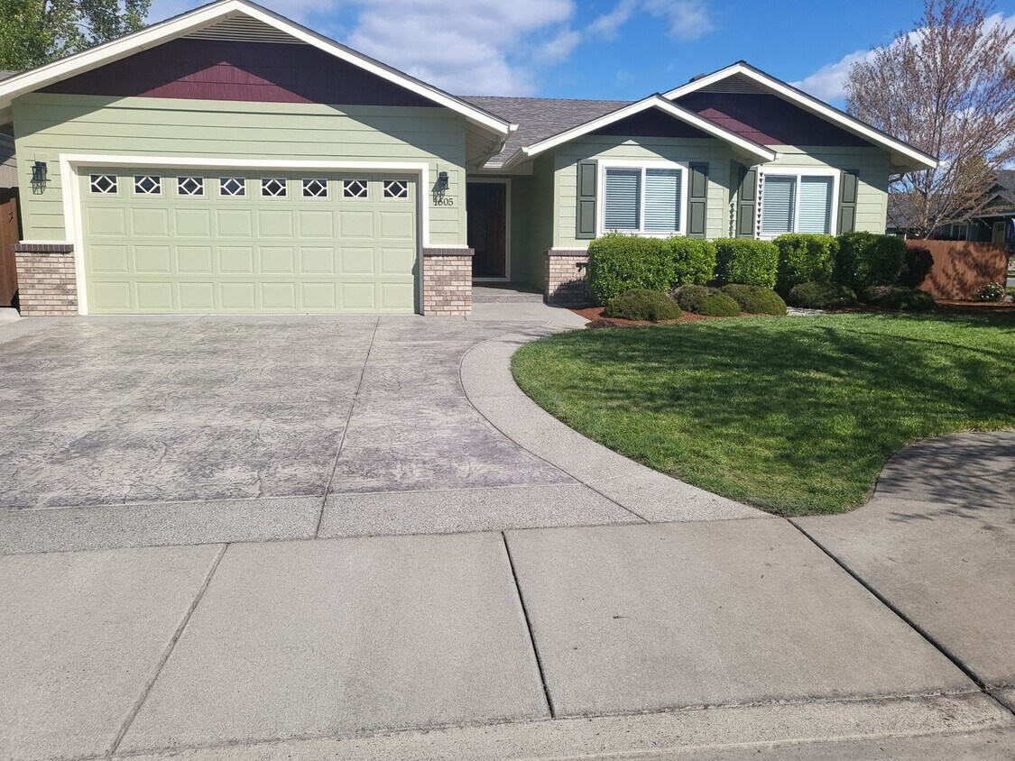 1605 SW Kokanee Ln, Grants Pass, OR 97527 House Rental in Grants Pass