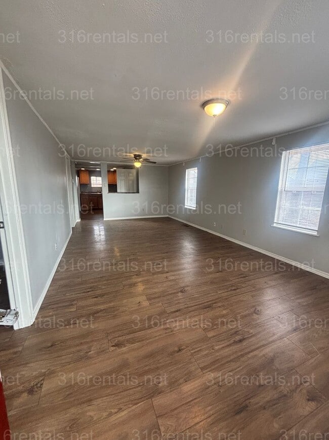 Building Photo - Two bed One bath house for rent! Available NOW!