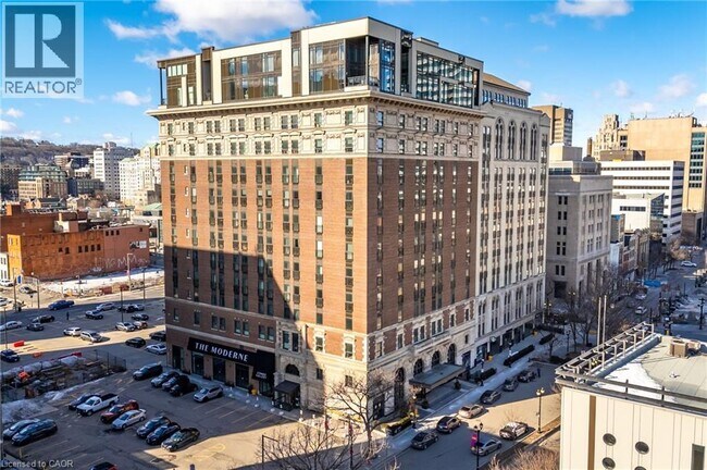 Building Photo - 118 King St E