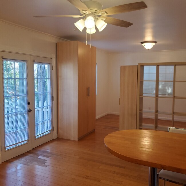 Interior - 6321 Kraft Ave