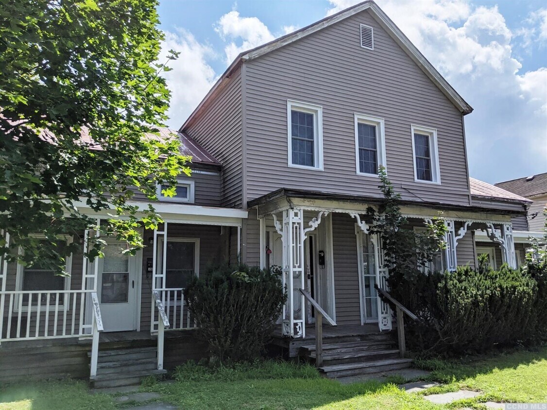 39 Lafayette Ave, Coxsackie, NY 12051 Room for Rent in Coxsackie, NY