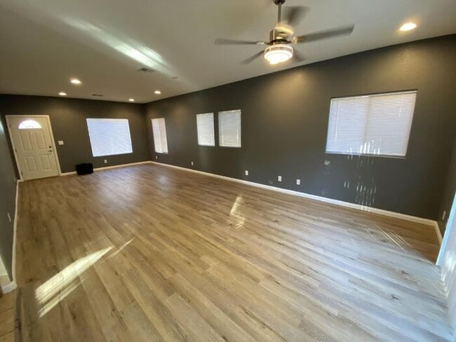 Building Photo - 869 Park Walk Ave
