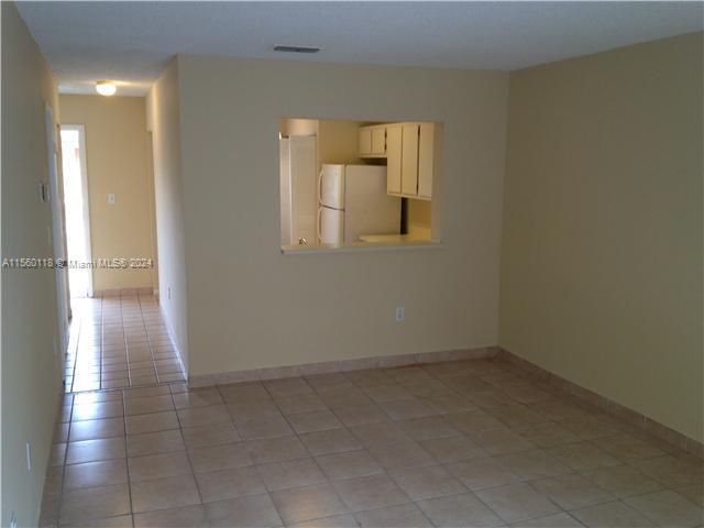 Building Photo - 309 Palm Cir E