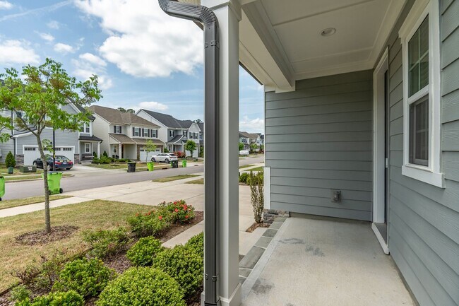 Building Photo - Beautiful 4 Bedroom Home with Bonus Space ...