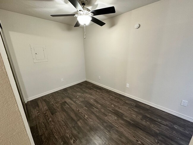 Building Photo - Studio Apt North OKC