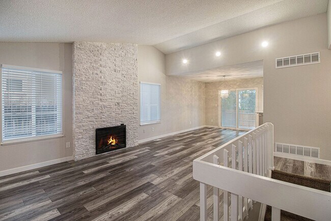 Foto del edificio - Stunning Greenwood Village Remodel!