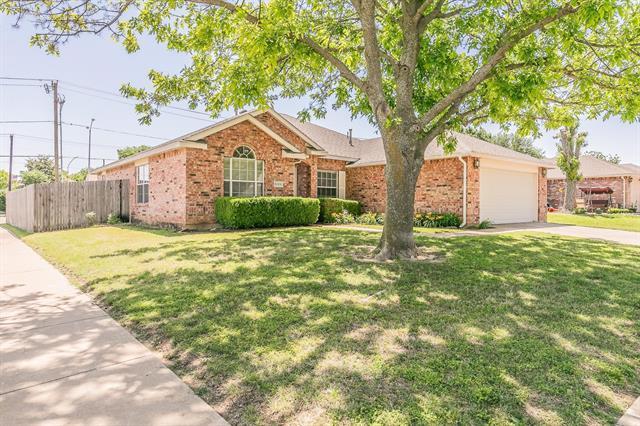 Foto del edificio - 8301 Clearbrook Dr