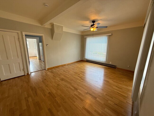 Foto del edificio - Unique 2-Story Home in Desirable Camas Area!