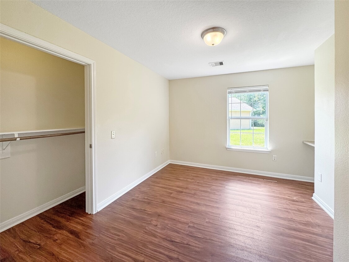 Building Photo - 7521 Blue Jay Dr