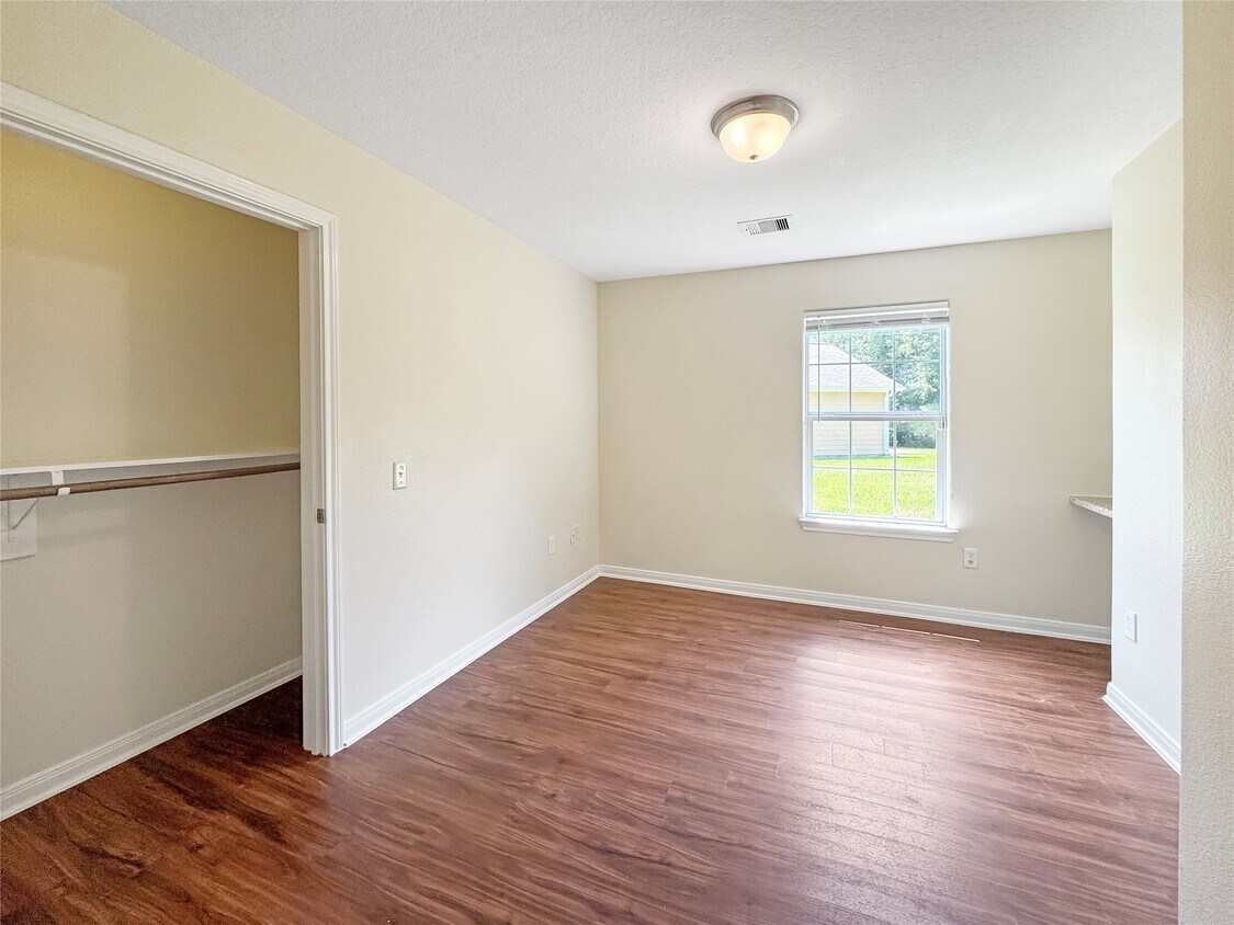Foto del edificio - 7521 Blue Jay Dr
