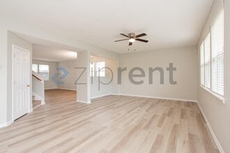 Building Photo - Unit