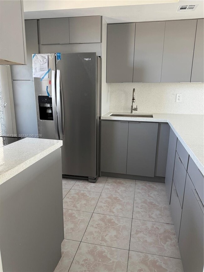 Foto del edificio - 1333 E Hallandale Beach Blvd