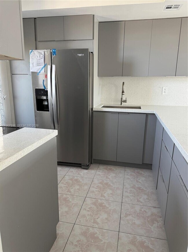 Building Photo - 1333 E Hallandale Beach Blvd