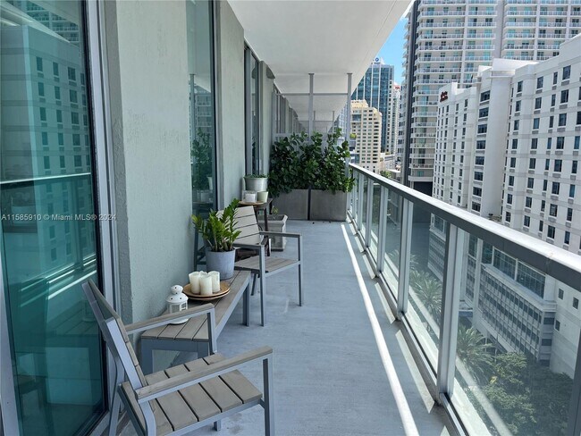Foto del edificio - 79 SW 12th St