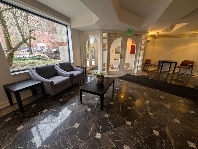 Foto del edificio - 1933 Commonwealth Ave