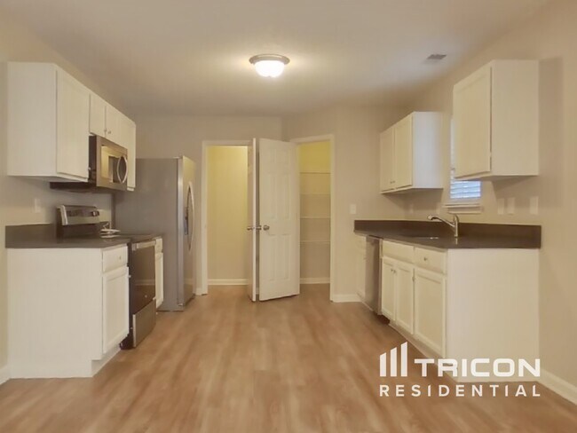 Foto del edificio - 129 Honey Tree Rd