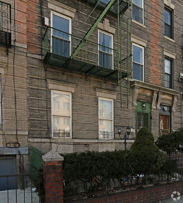 Building Photo - 1928 Pacific Street