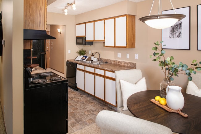 Glen Oaks by Broadmoor Apartments - Sioux City, IA | Apartments.com