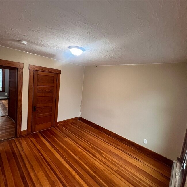 Foto del edificio - 378 Parker St