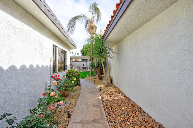 Building Photo - 119 Don Quixote Dr