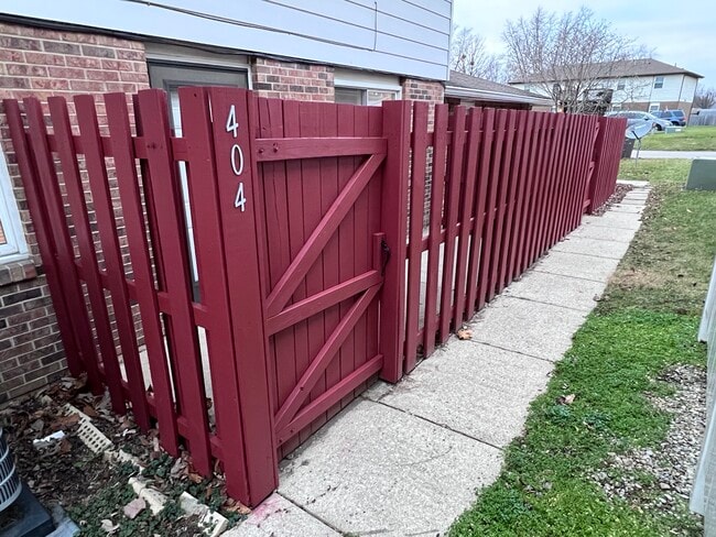 Building Photo - 1219 Hilltop Dr