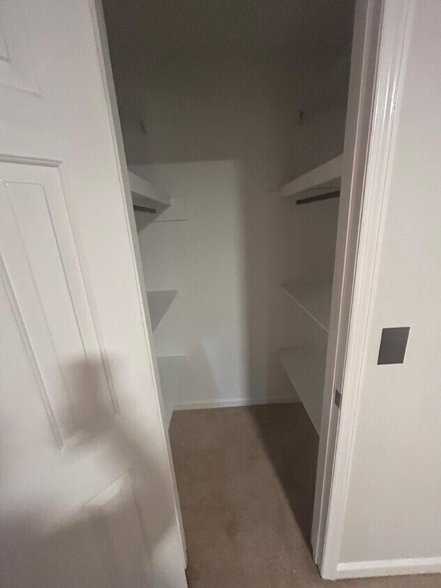 Foto del edificio - Private Room for Rent in a Shared Home!