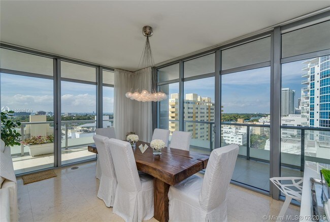 Foto del edificio - 3737 Collins Ave