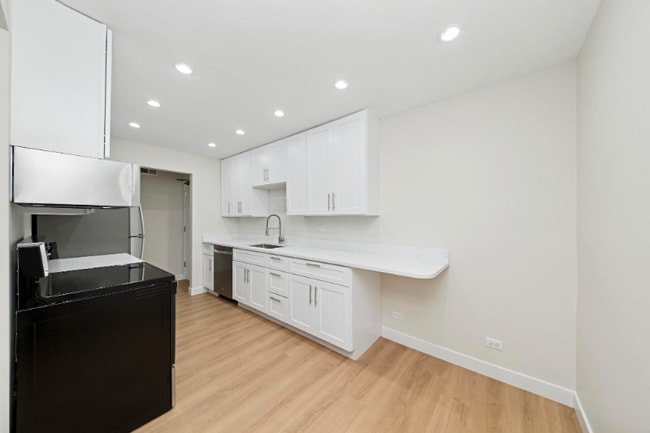 Building Photo - 700 Perrie Dr