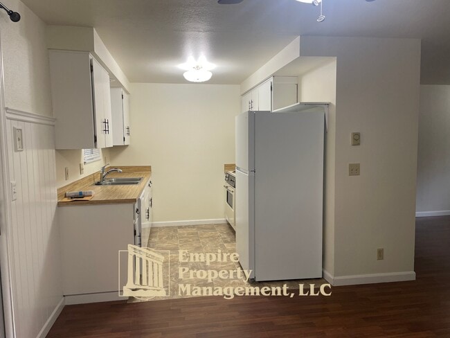 Foto del edificio - 87810 Norman Ave