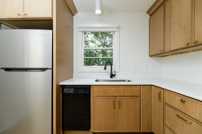 Building Photo - 2447 Delta Ct