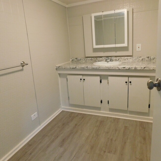 Building Photo - 10 Amanda Terrace