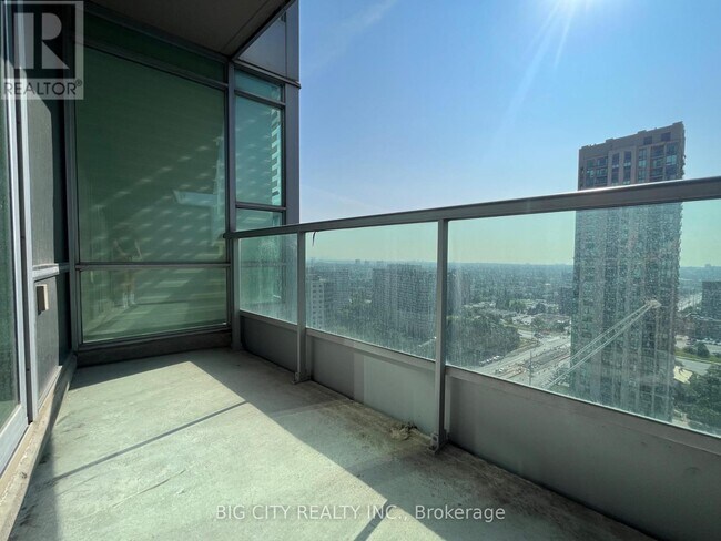 Photo du bâtiment - 33 Elm Dr W